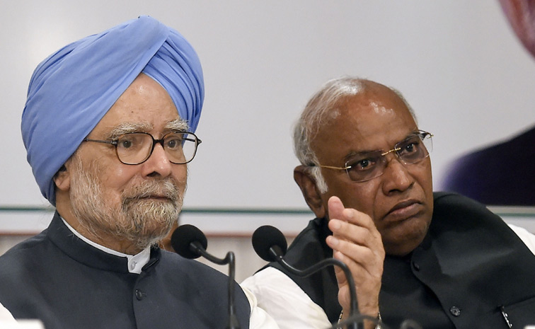 Former_20Prime_20Minister_20Manmohan_20Singh_20passes_20away_20Photos_20_2829_29.jpg 27