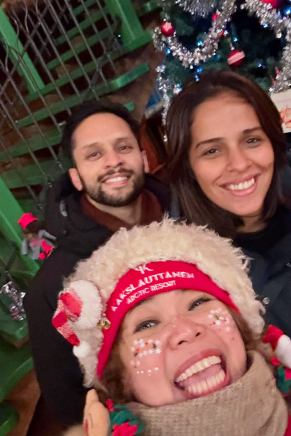 Indian_20Badminton_20star_20traveling_20Abroad_20with_20her_20husband_20Photos_20_2820_29.jpg 20