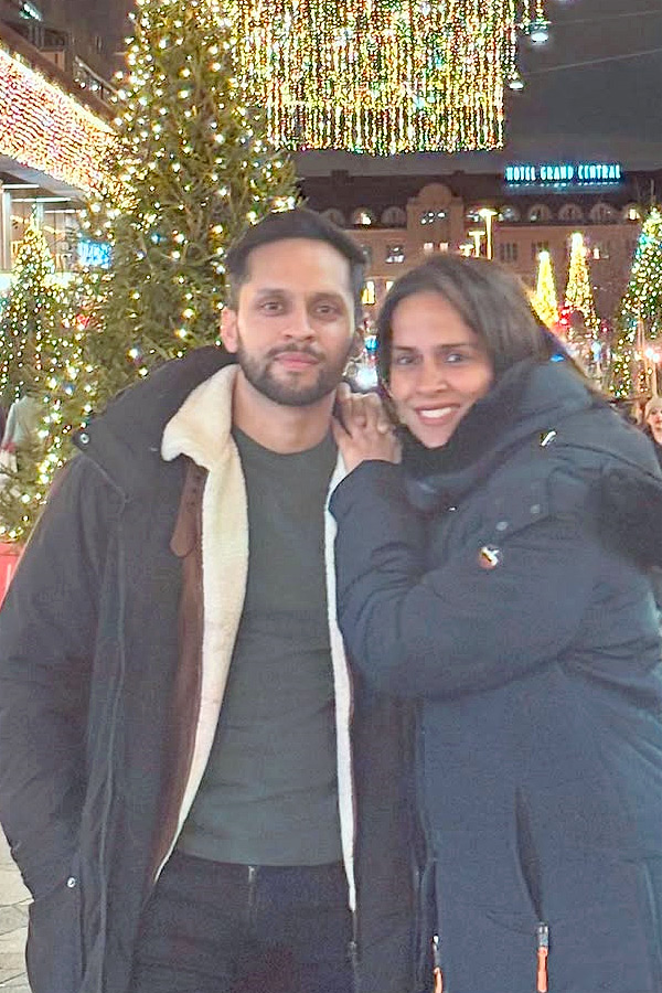 Indian_20Badminton_20star_20traveling_20Abroad_20with_20her_20husband_20Photos_20_282_29.jpg 2