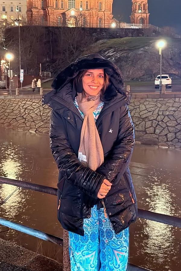 Indian_20Badminton_20star_20traveling_20Abroad_20with_20her_20husband_20Photos_20_283_29.jpg 3