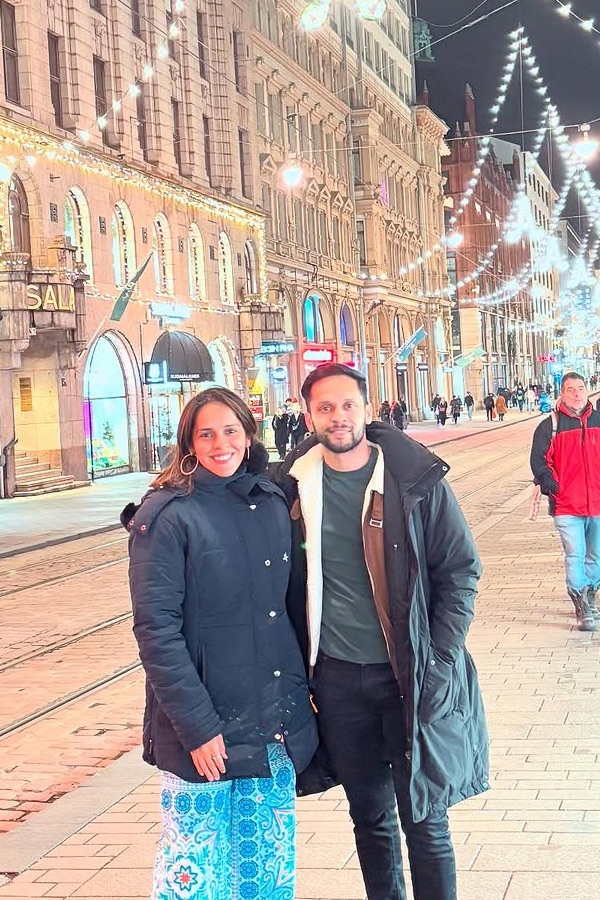 Indian_20Badminton_20star_20traveling_20Abroad_20with_20her_20husband_20Photos_20_286_29.jpg 6