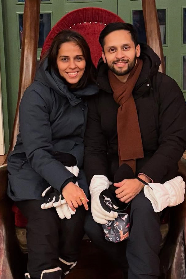 Indian_20Badminton_20star_20traveling_20Abroad_20with_20her_20husband_20Photos_20_287_29.jpg 7
