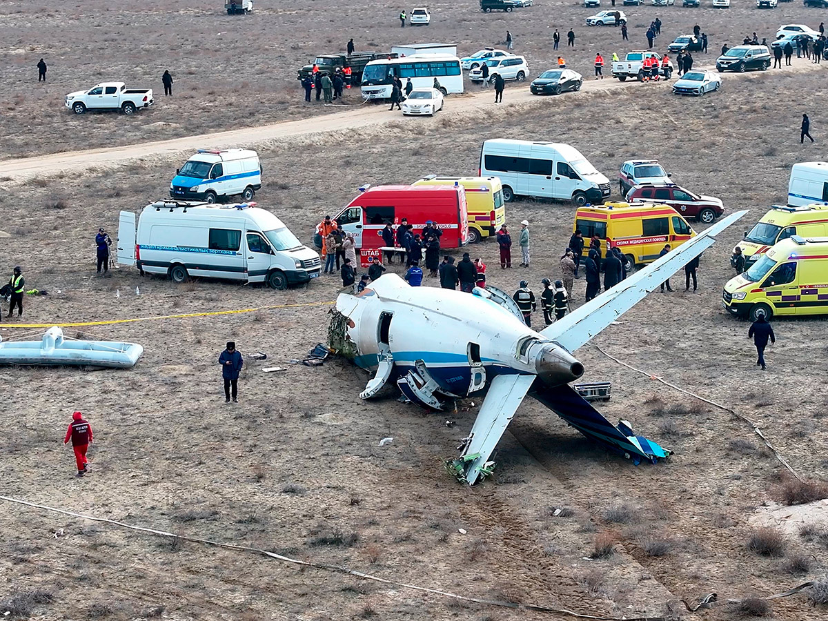 kazakhstan_20plane_20crash_20photos_20goes_20viral__20_287_29.jpg 7