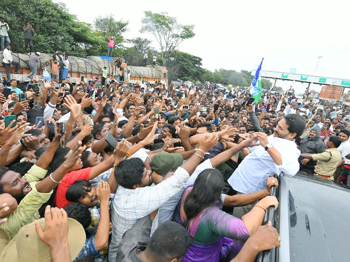 YS_20Jagan_20Mohan_20Reddy_20grand_20welcome_20Photos_20_286_29.jpg 6