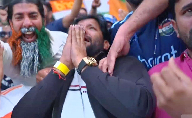 Emotional_20moment_20for_20Nitish_20Reddys_20father_20as_20his_20son_20scores_20his_20first_20Test_20Century_1.jpg 8