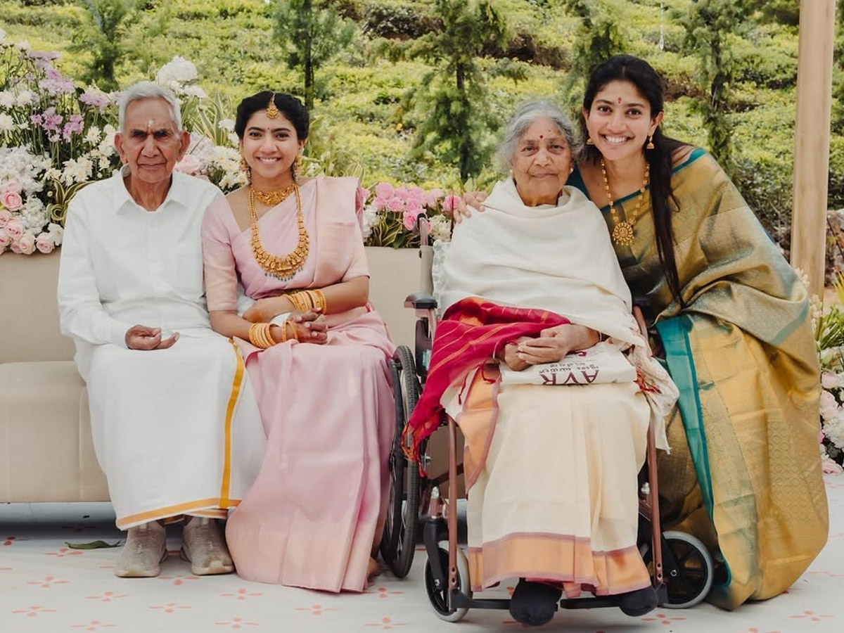 Actress_20Sai_20Pallavi_20Shares_20Emotional_20Post_20on_20Social_20media_20photos_20_2810_29.jpg 11