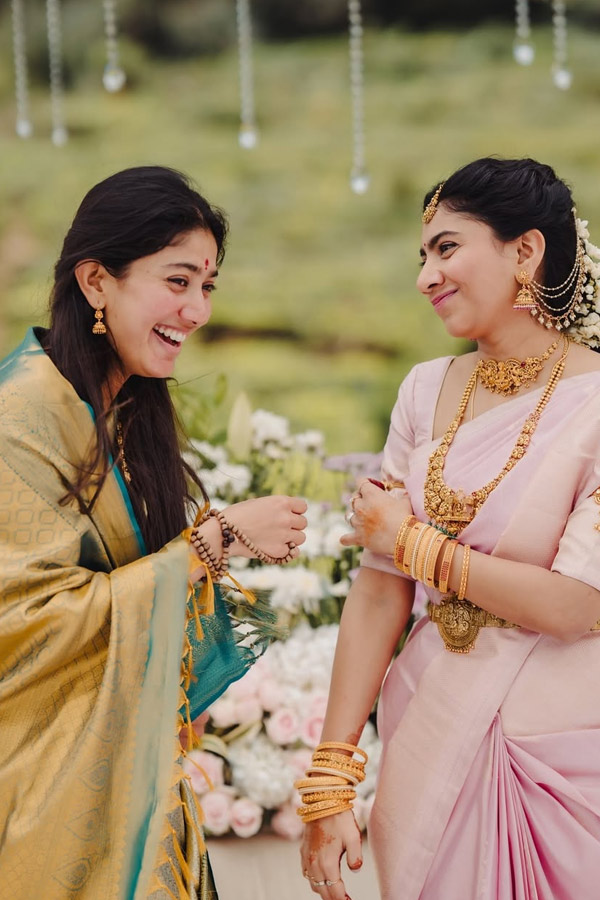 Actress_20Sai_20Pallavi_20Shares_20Emotional_20Post_20on_20Social_20media_20photos_20_2824_29.jpg 25