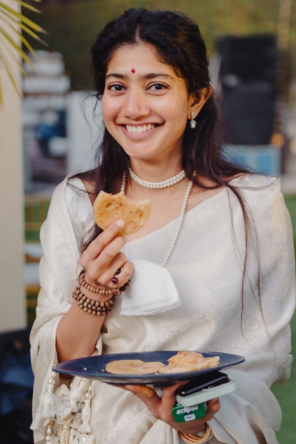 Actress_20Sai_20Pallavi_20Shares_20Emotional_20Post_20on_20Social_20media_20photos_20_2831_29.jpg 32