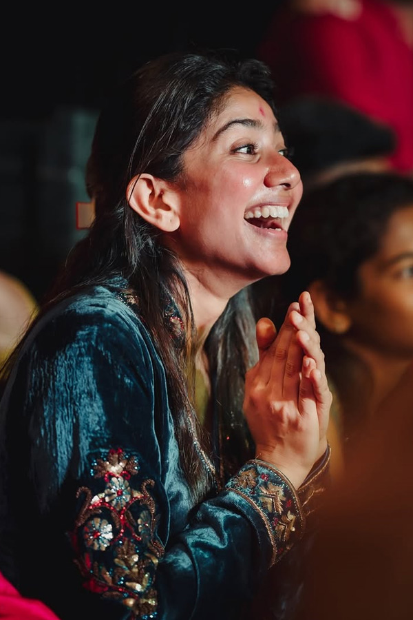 Actress_20Sai_20Pallavi_20Shares_20Emotional_20Post_20on_20Social_20media_20photos_20_2835_29.jpg 36