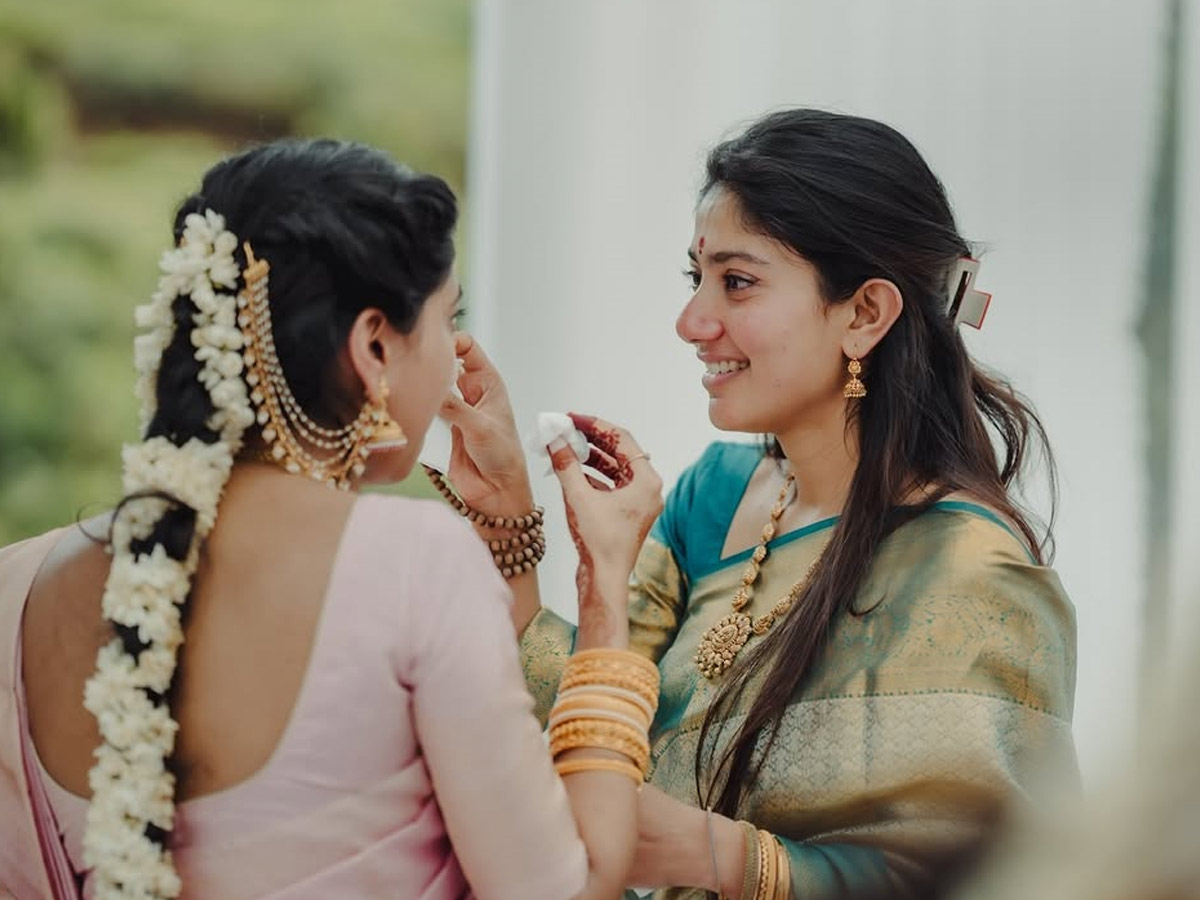 Actress_20Sai_20Pallavi_20Shares_20Emotional_20Post_20on_20Social_20media_20photos_20_2837_29.jpg 38