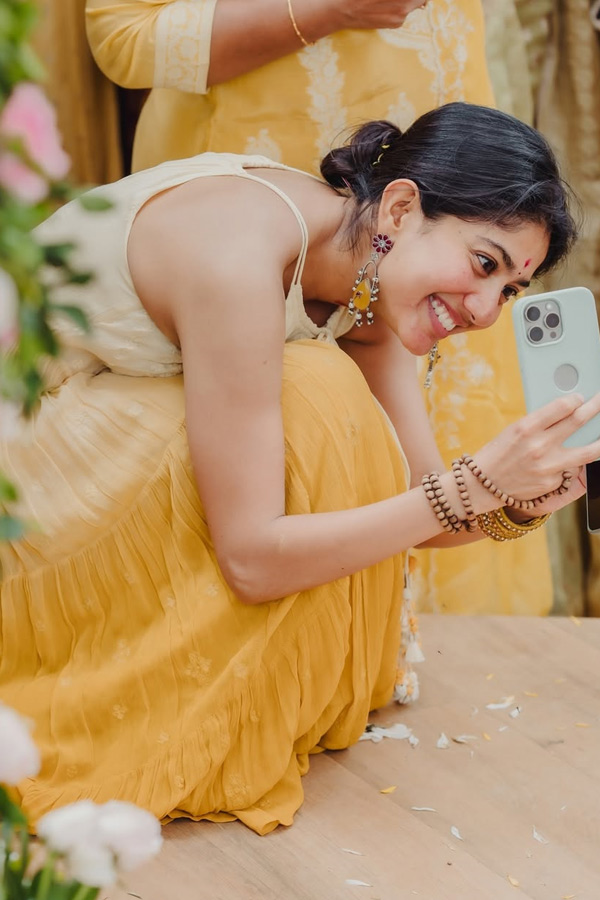 Actress_20Sai_20Pallavi_20Shares_20Emotional_20Post_20on_20Social_20media_20photos_20_2839_29.jpg 40