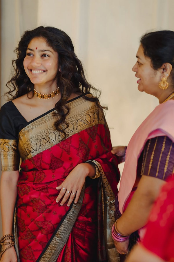 Actress_20Sai_20Pallavi_20Shares_20Emotional_20Post_20on_20Social_20media_20photos_20_283_29.jpg 4