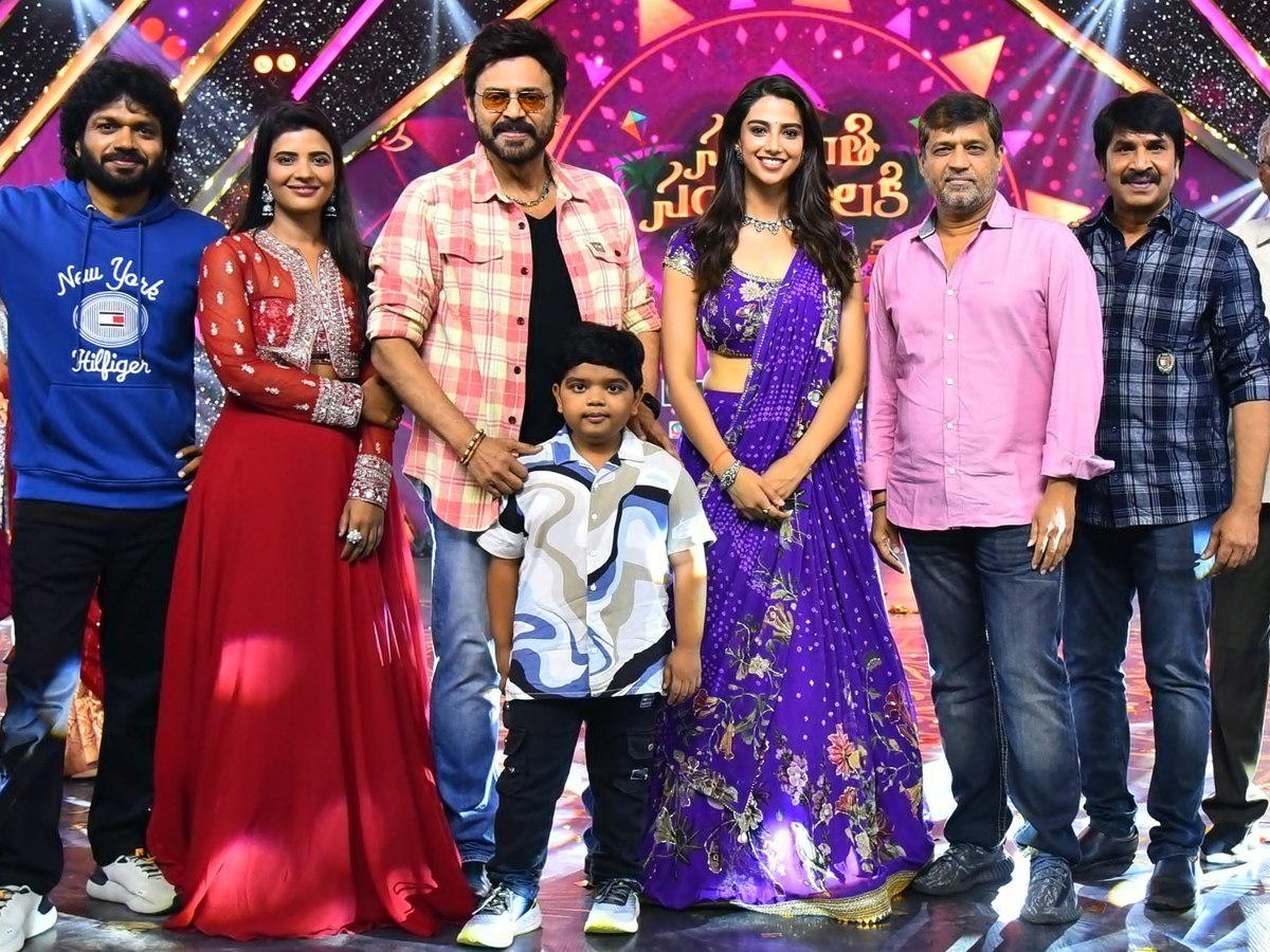 Sankranthi_20ki_20vastunnam_20movie_20event11.jpg 12