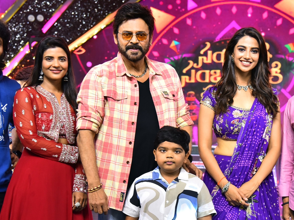 Sankranthi_20ki_20vastunnam_20movie_20event12.jpg 13
