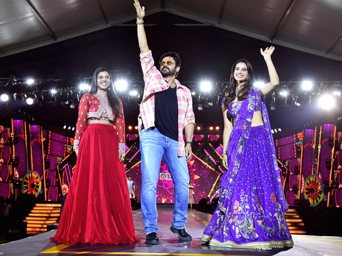 Sankranthi_20ki_20vastunnam_20movie_20event2.jpg 3