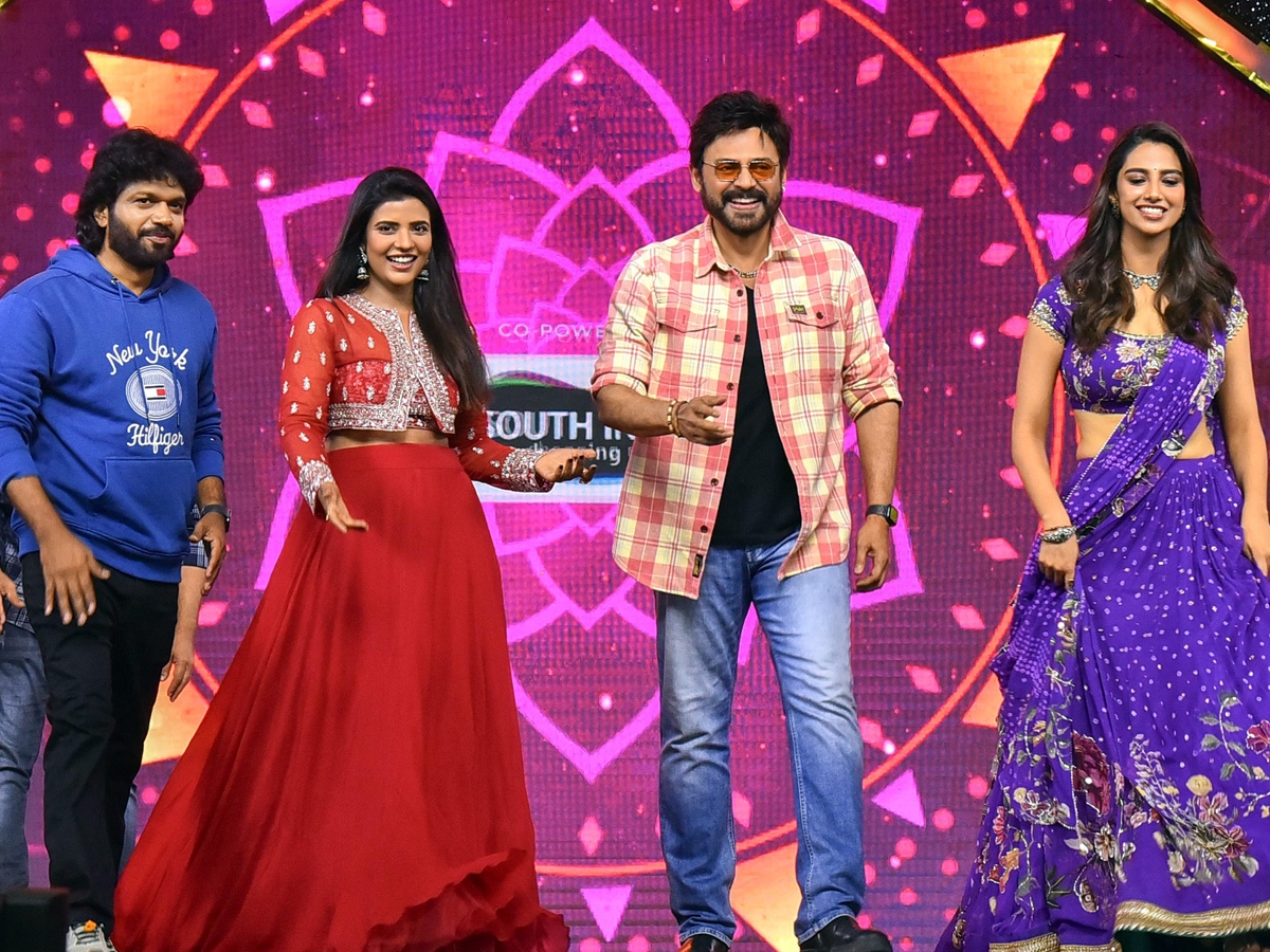 Sankranthi_20ki_20vastunnam_20movie_20event3.jpg 5