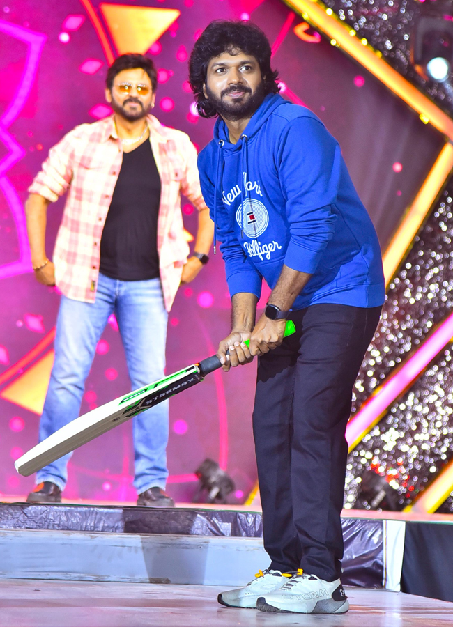 Sankranthi_20ki_20vastunnam_20movie_20event5.jpg 6