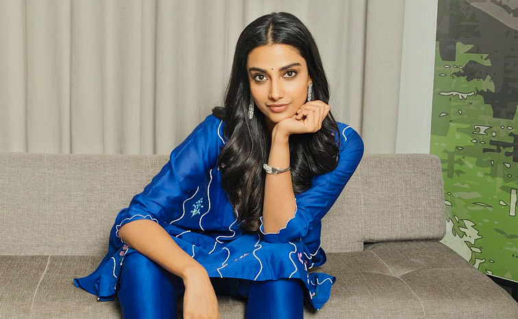 meenakshi-chaudhary5.jpg