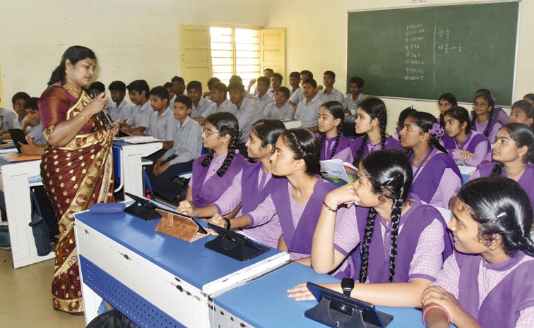 DIGITAL-CLASSES-AT-KNR-HIGH.jpg