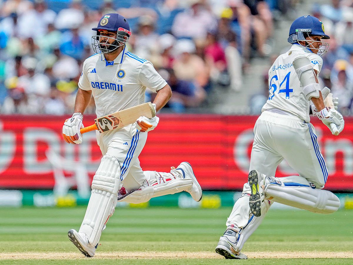 ourth_20cricket_20test_20between_20Australia_20and_20India_20at_20the_20Melbourne_20Cricket_20Ground__20_2819_29.jpg 19