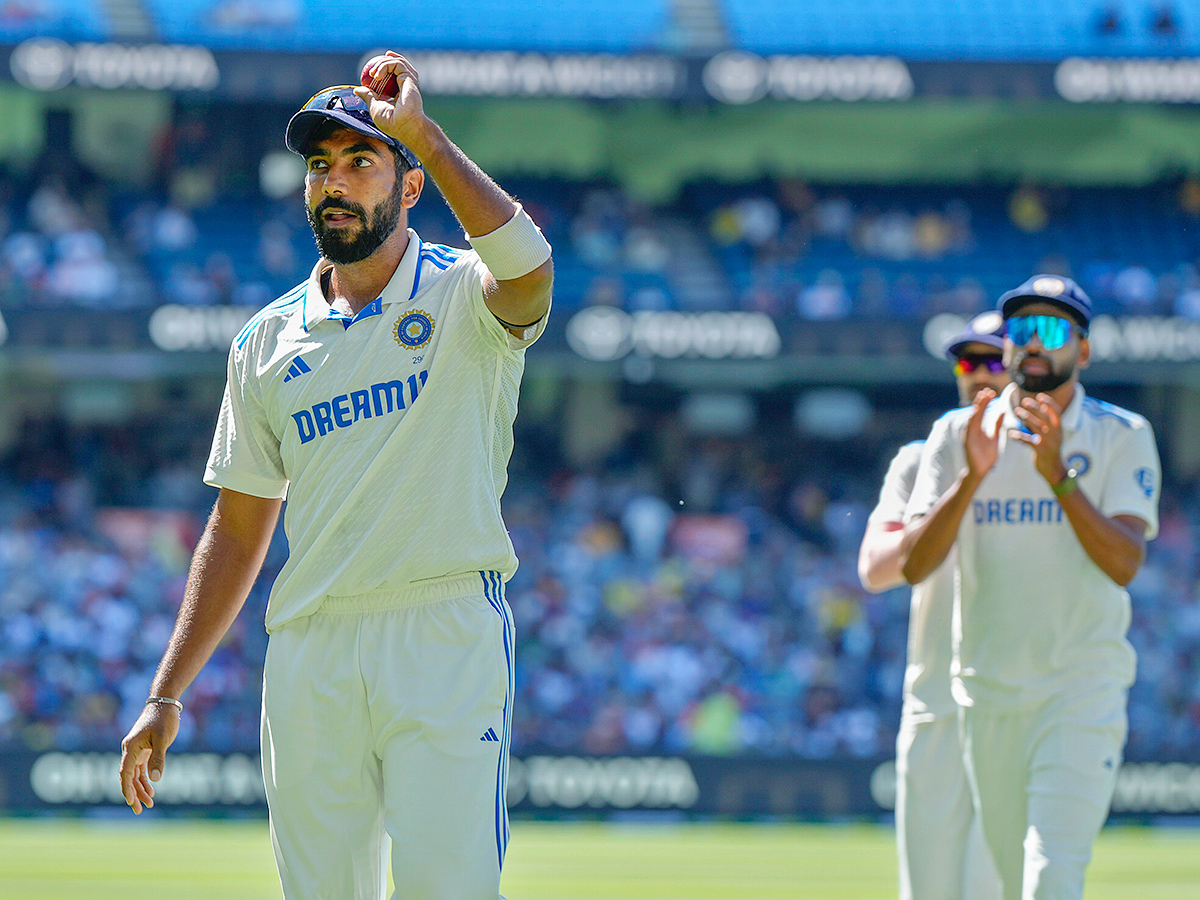 ourth_20cricket_20test_20between_20Australia_20and_20India_20at_20the_20Melbourne_20Cricket_20Ground__20_2824_29.jpg 24