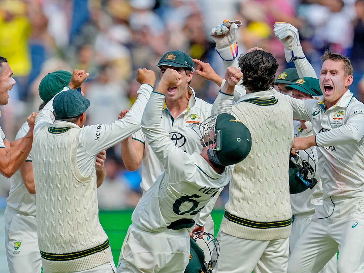 ourth_20cricket_20test_20between_20Australia_20and_20India_20at_20the_20Melbourne_20Cricket_20Ground__20_283_29.jpg 3