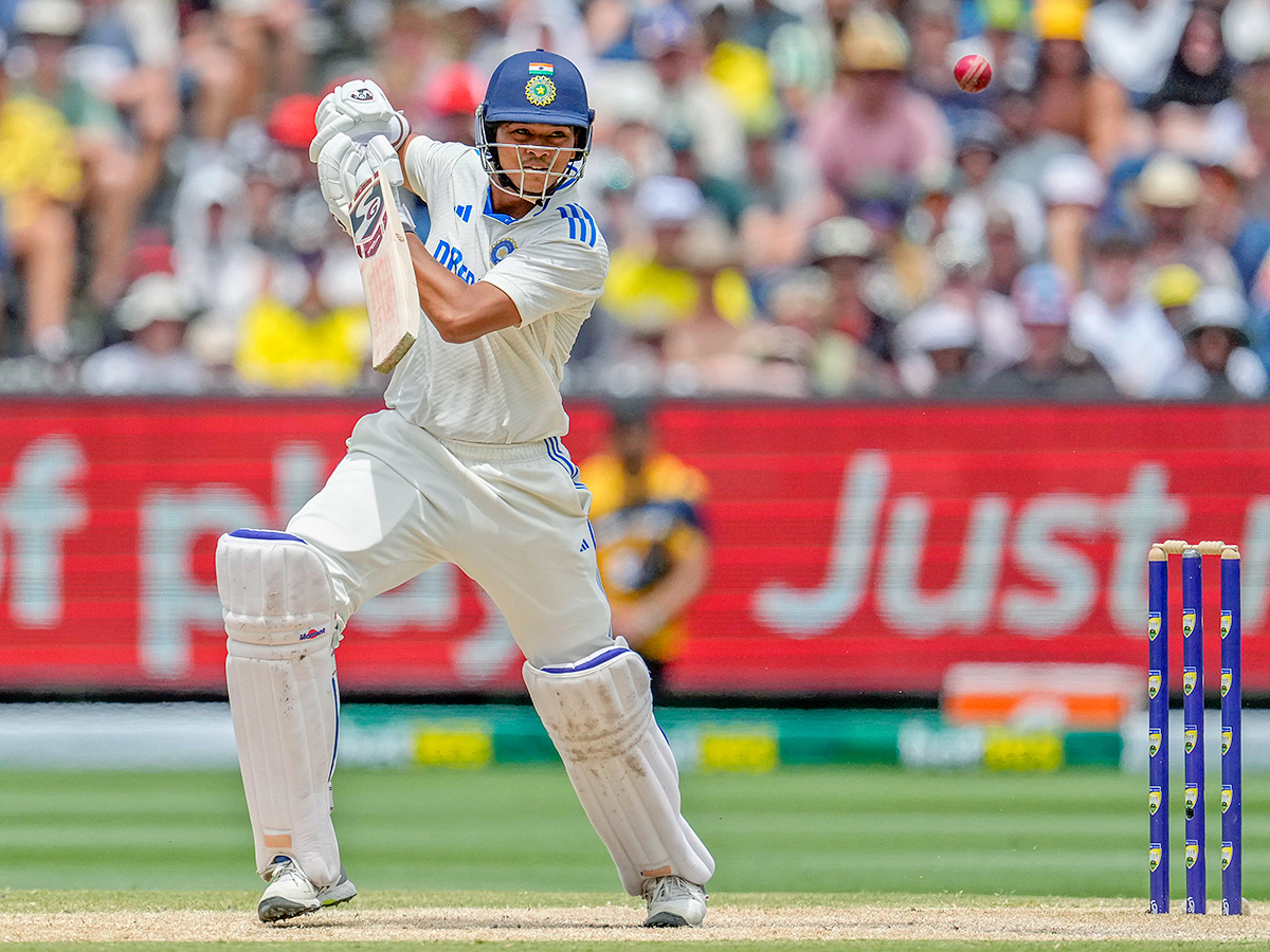 ourth_20cricket_20test_20between_20Australia_20and_20India_20at_20the_20Melbourne_20Cricket_20Ground__20_284_29.jpg 4