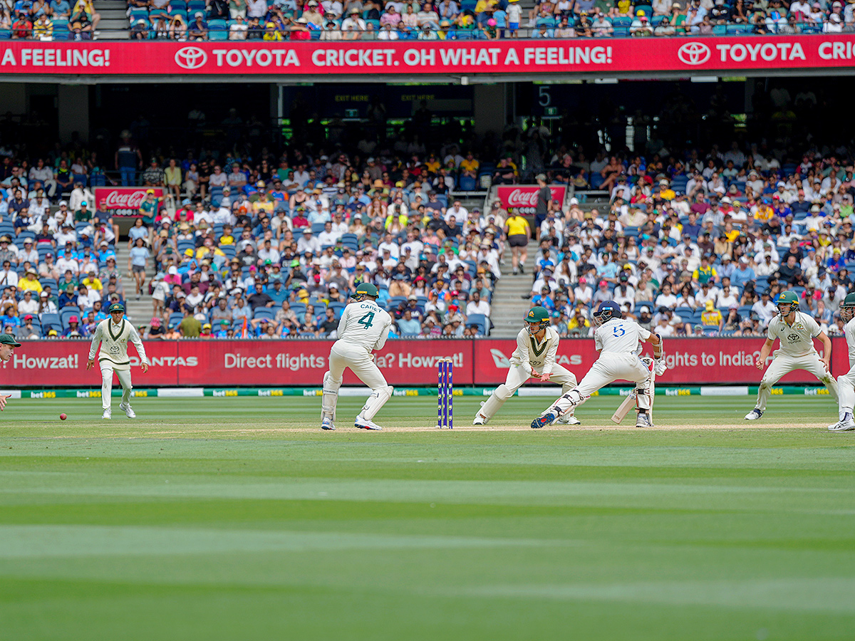 ourth_20cricket_20test_20between_20Australia_20and_20India_20at_20the_20Melbourne_20Cricket_20Ground__20_289_29.jpg 9