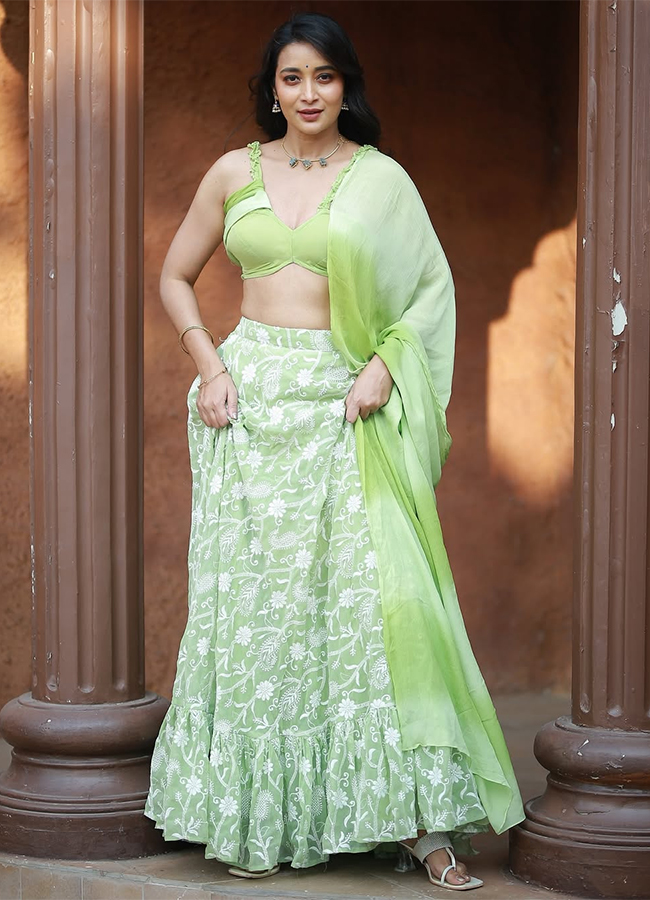 Bigg_20Boss_20Telugu_20Bhanu_20Shree_20photos_20goes_20viral__20_2813_29.jpg 13