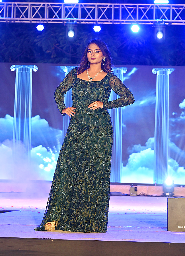 Fashion_20Show_20At_20Jubilee_20Hills_20Club_20Photos_20Goes_20Viral__20_2821_29.jpg 21