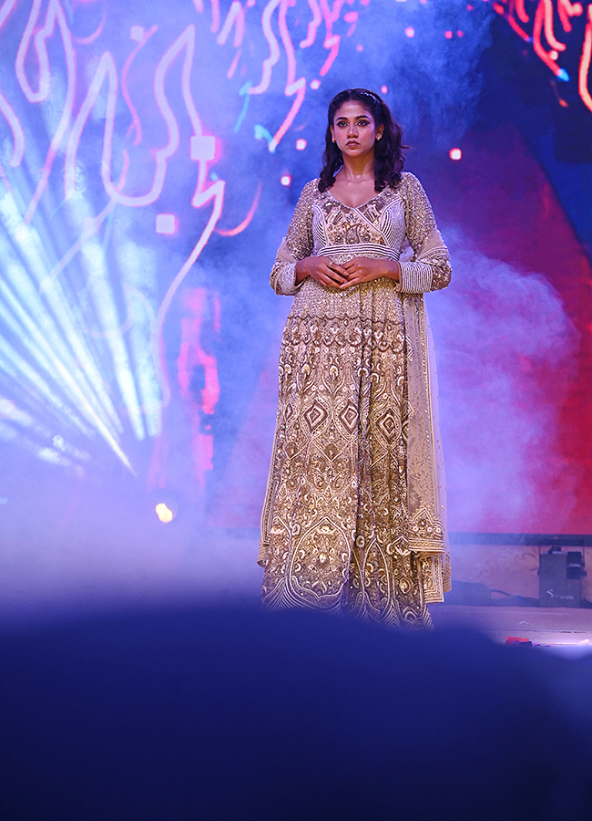 Fashion_20Show_20At_20Jubilee_20Hills_20Club_20Photos_20Goes_20Viral__20_2824_29.jpg 24