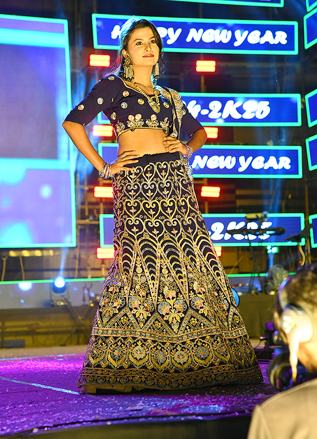 Fashion_20Show_20At_20Jubilee_20Hills_20Club_20Photos_20Goes_20Viral__20_283_29.jpg 3