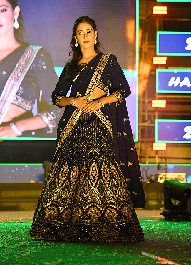 Fashion_20Show_20At_20Jubilee_20Hills_20Club_20Photos_20Goes_20Viral__20_286_29.jpg 6
