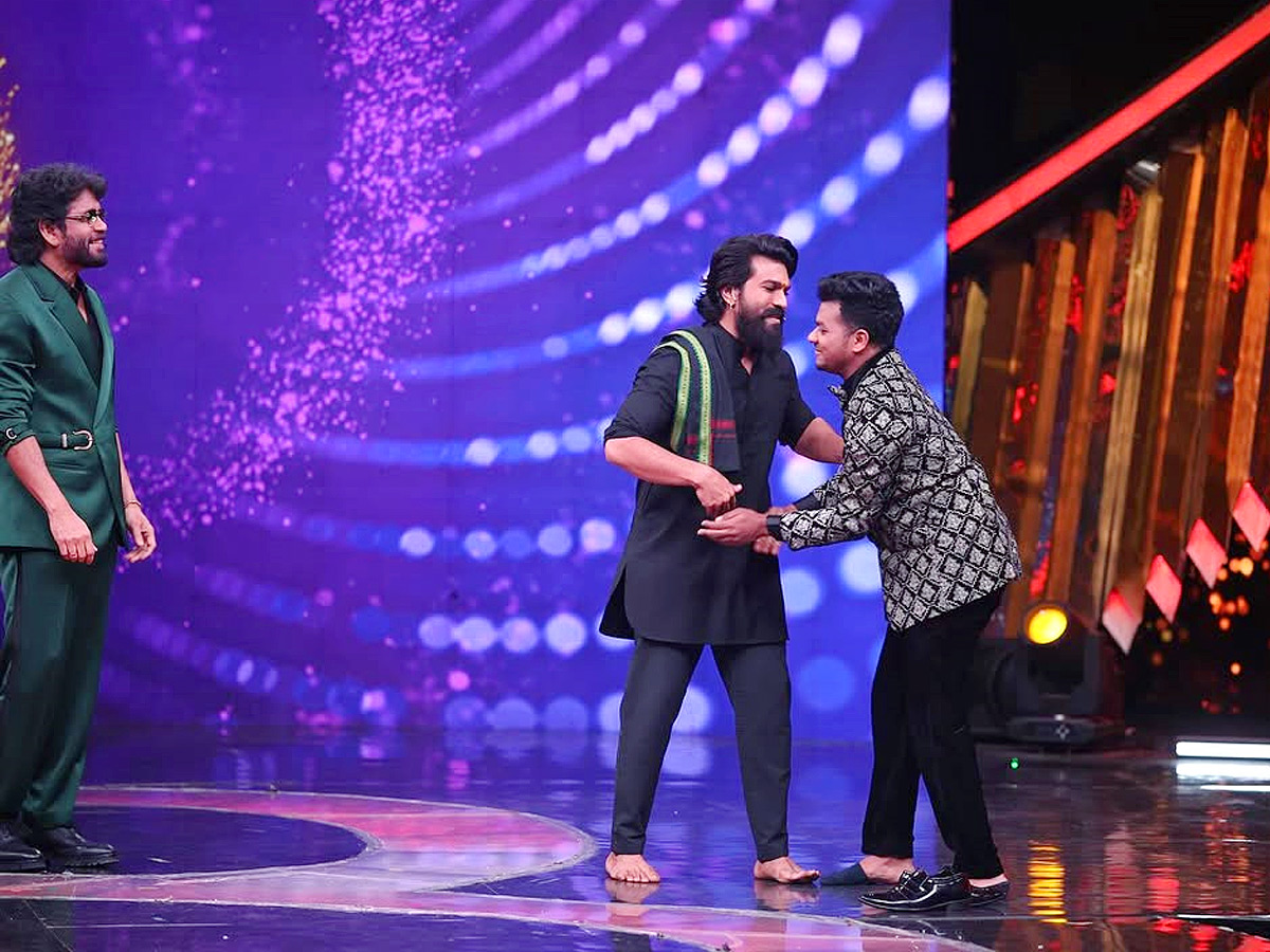 Special_20Thanks_20To_20Nagarjuna_20And_20Ramcharan_20From_20Mukku_20Avinash_20In_20Bigg_20Boss_20Grand_20Finale_20Photos_20_2810_29.jpg 10