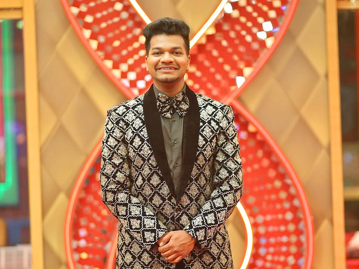 Special_20Thanks_20To_20Nagarjuna_20And_20Ramcharan_20From_20Mukku_20Avinash_20In_20Bigg_20Boss_20Grand_20Finale_20Photos_20_283_29.jpg 3