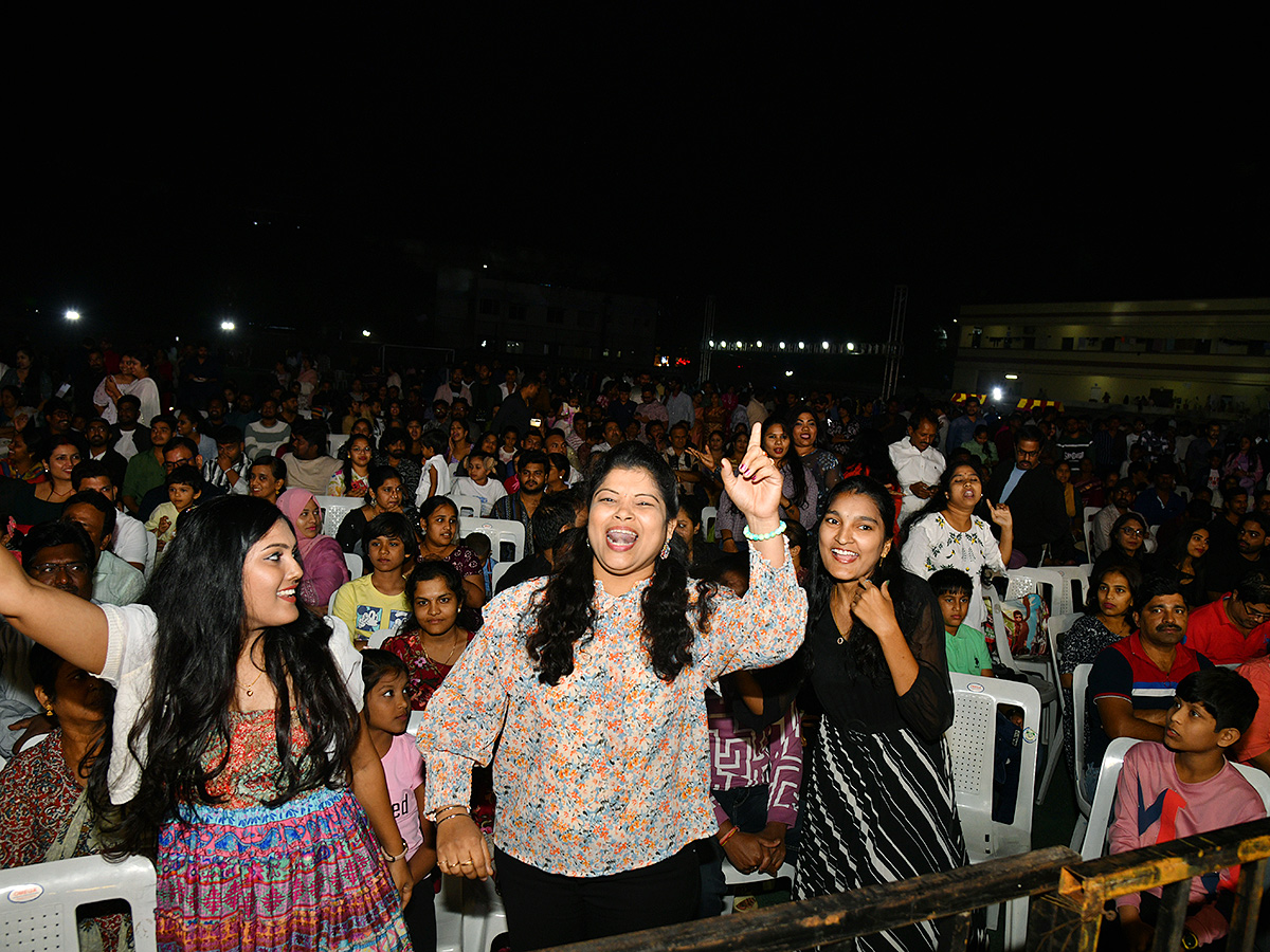 new_20year_202025_20celebrations_20in_20hyderabad_20photos_20goes_20viral_1_20_2840_29.jpg 40