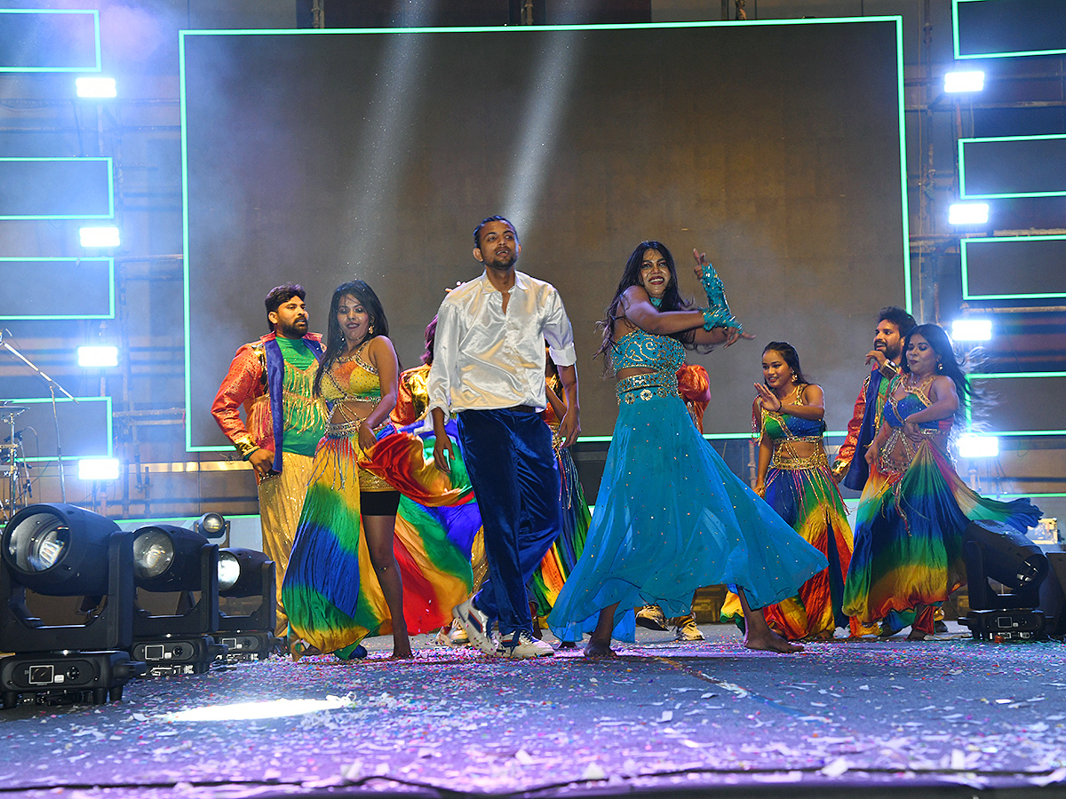 new_20year_202025_20celebrations_20in_20hyderabad_20photos_20goes_20viral_1_20_289_29.jpg 9