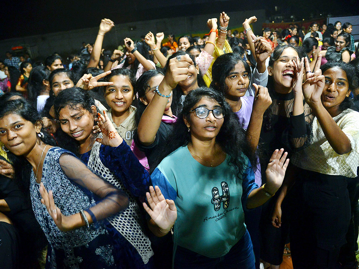new_20year_20celebrations_20in_20telugu_20states_2.jpg 2