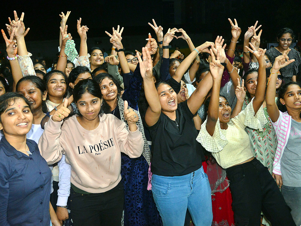 new_20year_20celebrations_20in_20telugu_20states_24.jpg 23