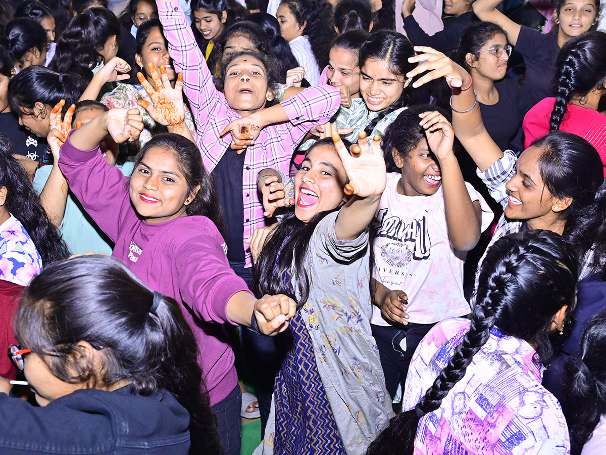 new_20year_20celebrations_20in_20telugu_20states_31.jpg 27
