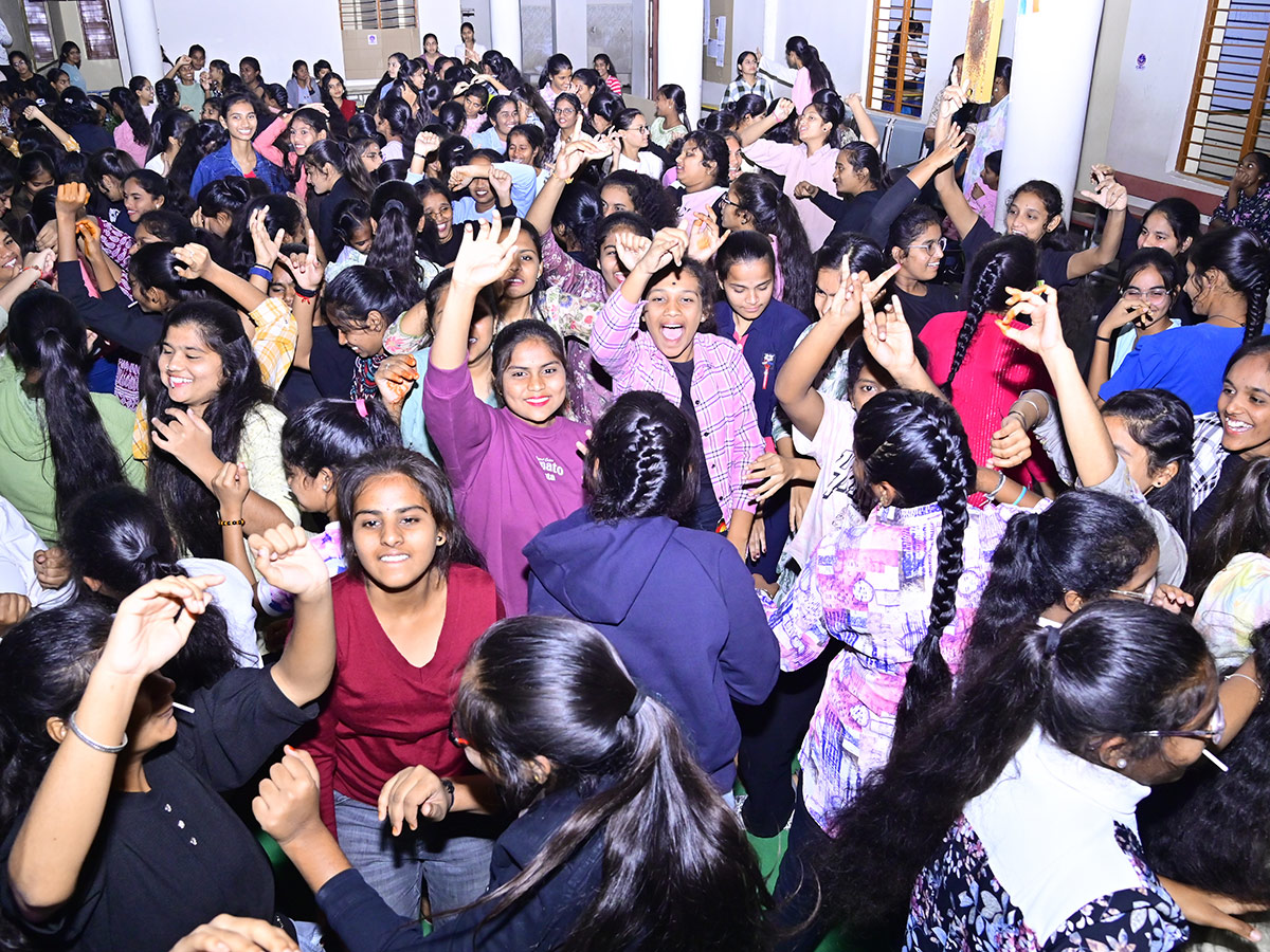 new_20year_20celebrations_20in_20telugu_20states_34.jpg 28