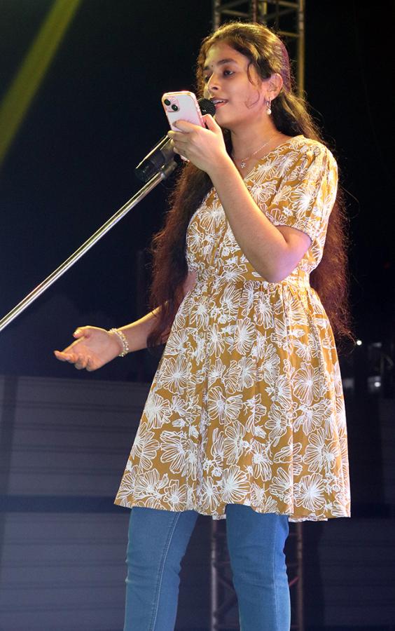 new_20year_20celebrations_20in_20telugu_20states_49.jpg 32