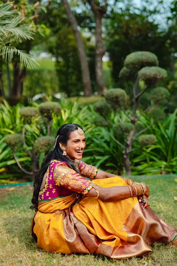 Badminton_20star_20PV_20Sindhu_20Shares_20Traditional_20Look_20In_20Saree_20And_20Vacation_20Trip_20Photos_20_281_29.jpg 2