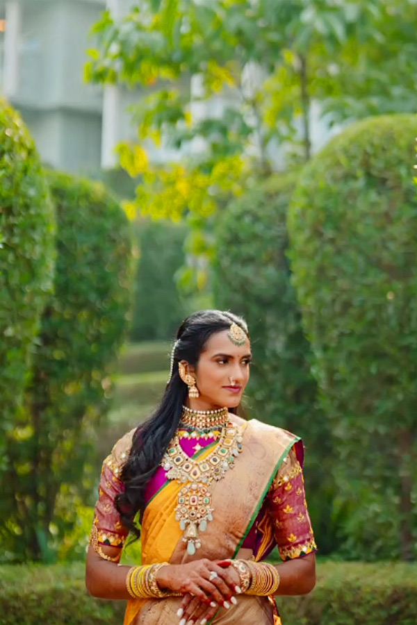 Badminton_20star_20PV_20Sindhu_20Shares_20Traditional_20Look_20In_20Saree_20And_20Vacation_20Trip_20Photos_20_283_29.jpg 4