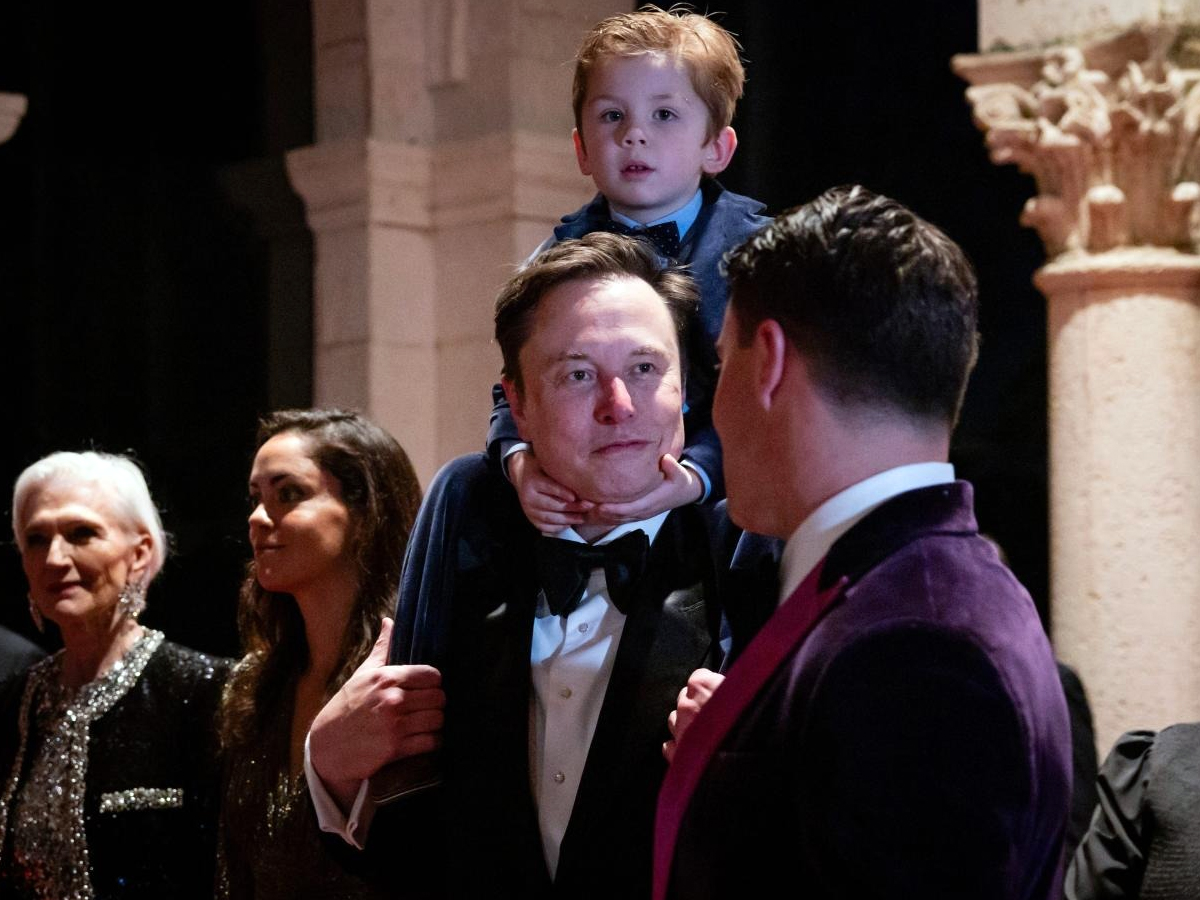 Elon_20Musk_20new_20year_20celebrations_20with_20trump2.jpg 3