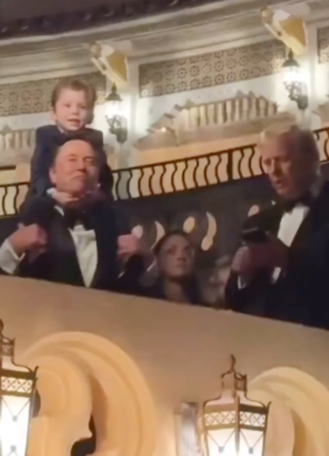 Elon_20Musk_20new_20year_20celebrations_20with_20trump4.jpg 5