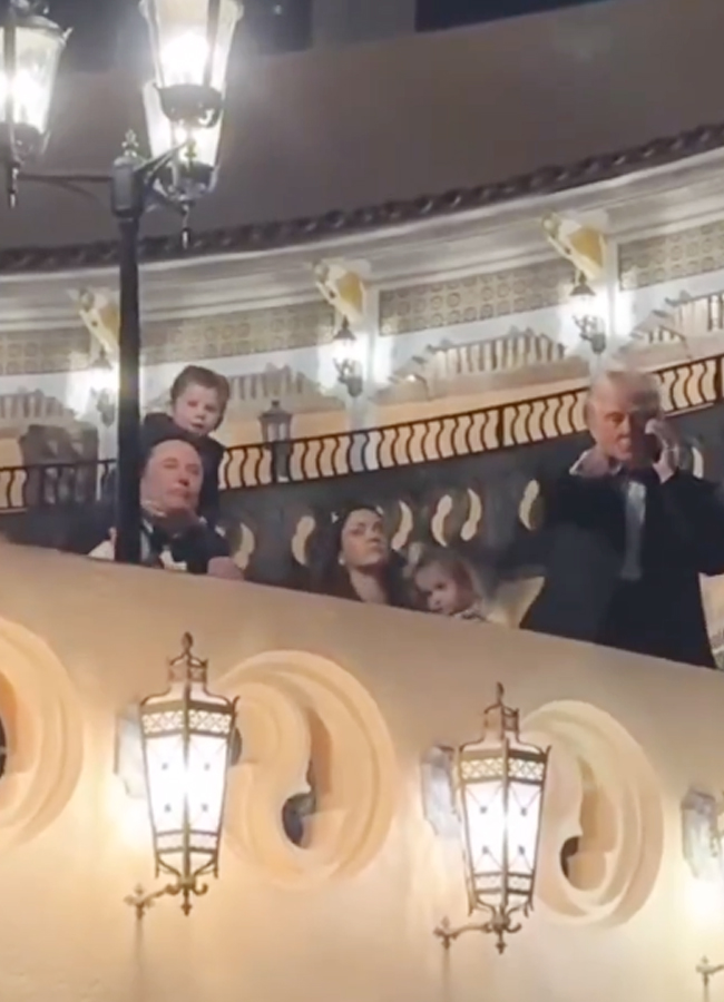 Elon_20Musk_20new_20year_20celebrations_20with_20trump8.jpg 9