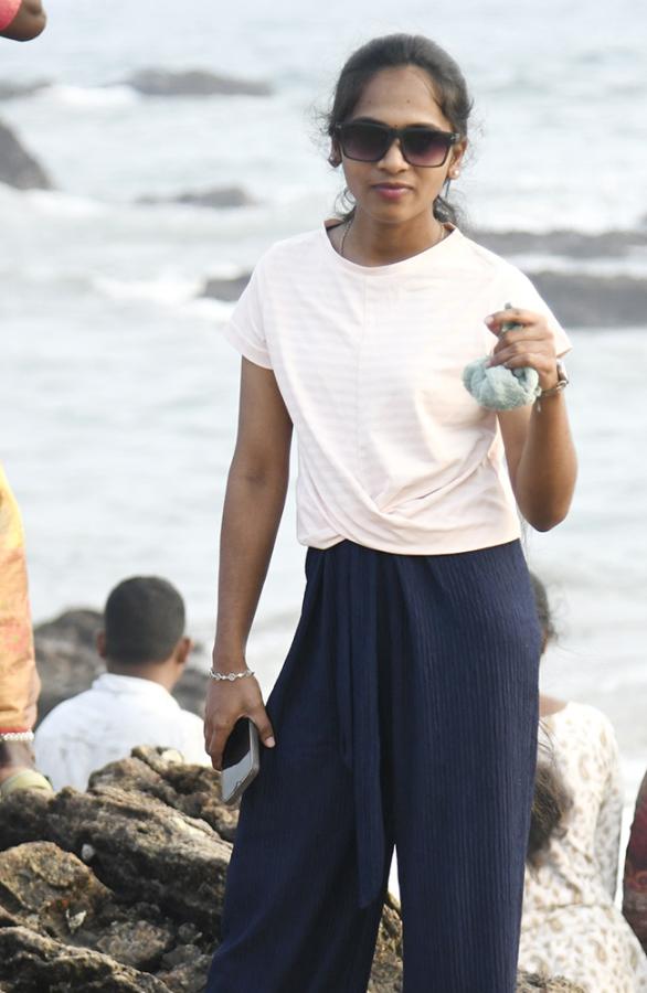 New_20year_202025_20Celebrations_20at_20Visakhapatnam_20Beach_16.jpg 13