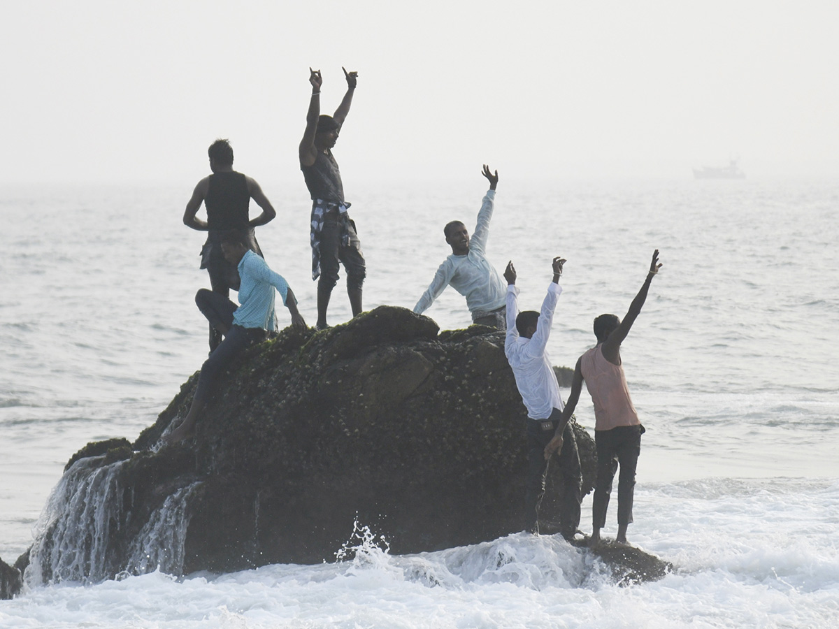 New_20year_202025_20Celebrations_20at_20Visakhapatnam_20Beach_19.jpg 15