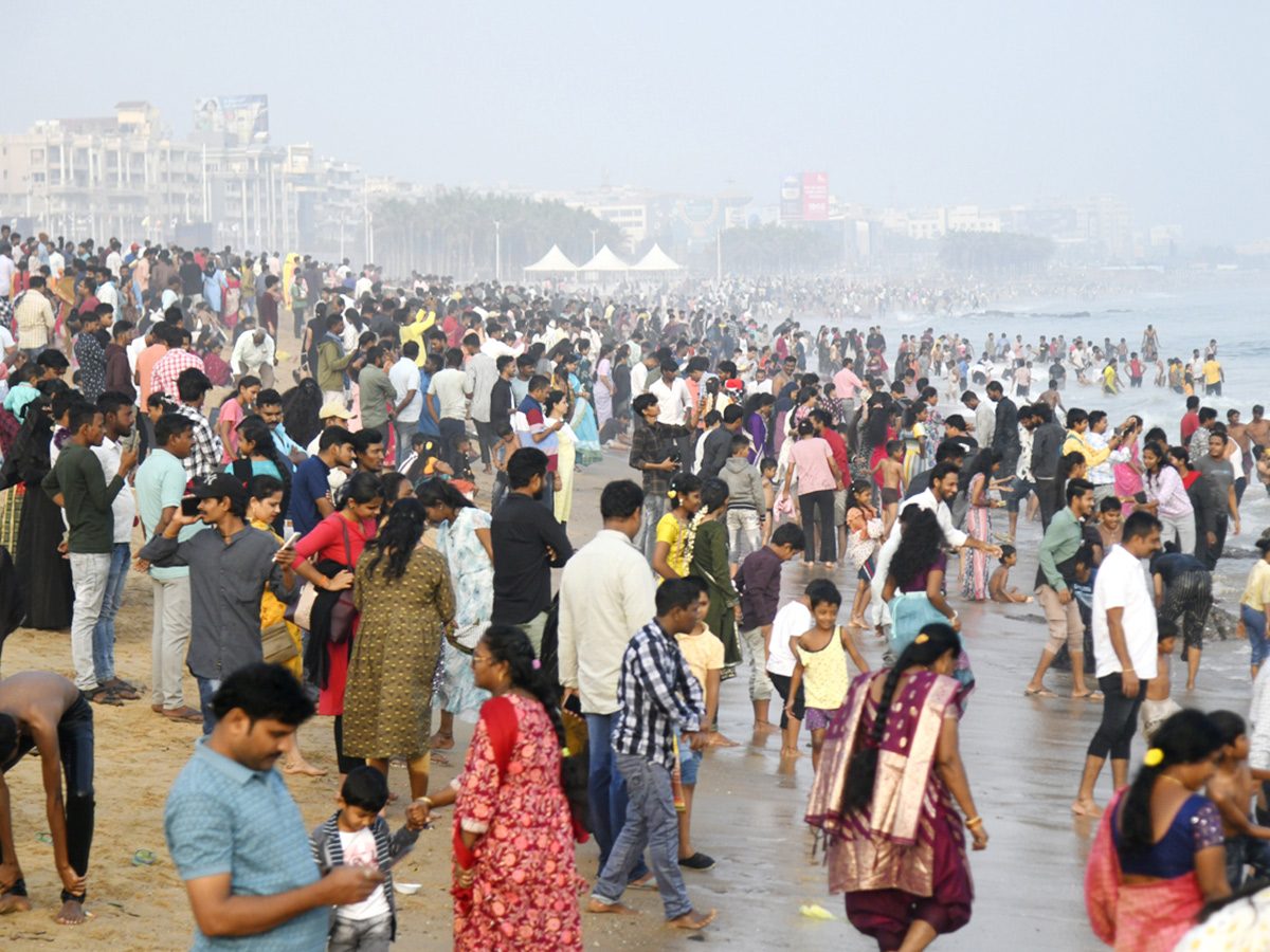 New_20year_202025_20Celebrations_20at_20Visakhapatnam_20Beach_2.jpg 2